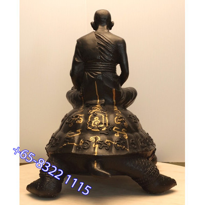 LP Liew 2556 Wealthy Tortoise 7 Inches Base Statue 28cm Wat RaiTangThong