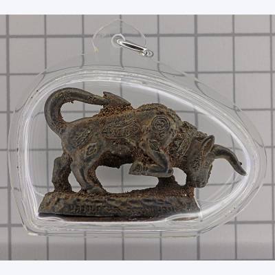 S/n:4504 Wealthy Bull Mini Statue, LP Kalong 2551 Wat KhanLaem