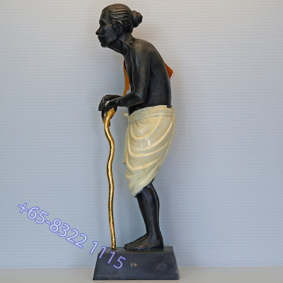 Made 199 S/n:18 LP Kloy HoonPaYong Statue 12 inches B.E 2557 White Pant
