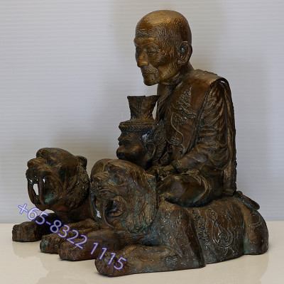 1st Batch Make 1999 S/n:1395 LP Kalong Seating Tiger Statue 2550 Wat Khao Laem