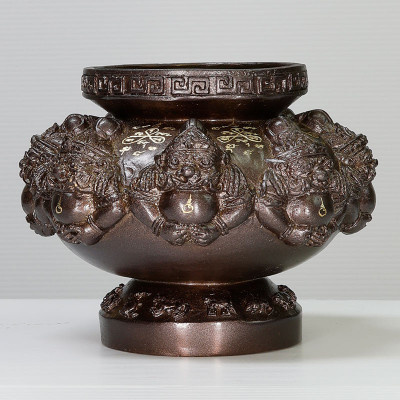 9 Famous Monks Chanted LP Nu-Inn 2557 Phra Rahu Joss Stick Burner, Height 11.5cm (S)