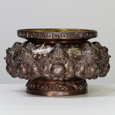 9 Famous Monks Chanted LP Nu-Inn 2557 Phra Rahu Joss Stick Burner, Height 10cm (M)