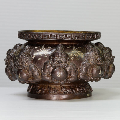 9 Famous Monks Chanted LP Nu-Inn 2557 Phra Rahu Joss Stick Burner, Height 10cm (M)