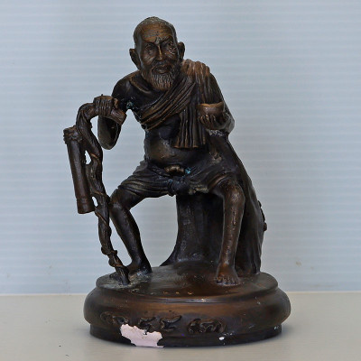 Made 999, S/n:616 LP Sakorn 2553 ChuChok Statue 12cm Wat NongKrub