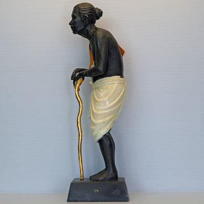 Made 199 S/n:18 LP Kloy HoonPaYong Statue 12 inches B.E 2557 White Pant