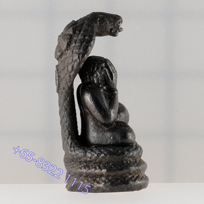 金码编号：28 劈逹佛小金身，阿赞坤潘2546 LekNamPee 2.8cm G-Pra 证书