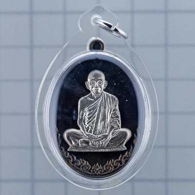 理事版做1999尊，龙婆坤自身牌，九宝铜，银面3.2cm 佛历2557