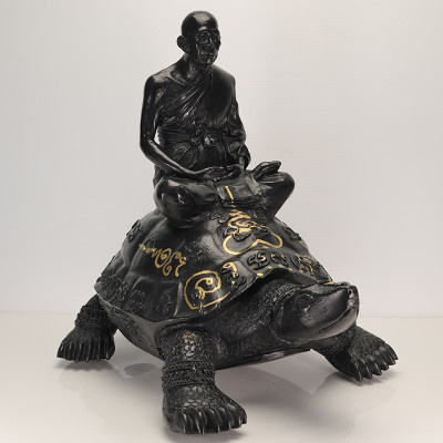 LP Liew 2556 Wealthy Tortoise 7 Inches Base Statue 28cm Wat RaiTangThong