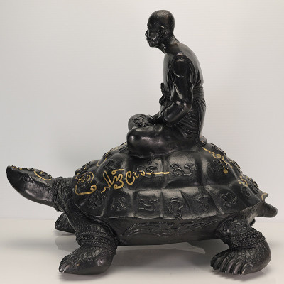 LP Liew 2556 Wealthy Tortoise 7 Inches Base Statue 28cm Wat RaiTangThong