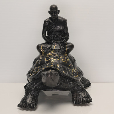 LP Liew 2556 Wealthy Tortoise 5 Inches Base Statue 18cm Wat RaiTangThong