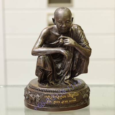Statue ShowCase